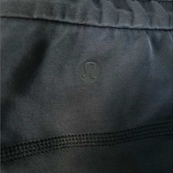 Lululemon wide leg crop size 14 - Picture 4 of 4